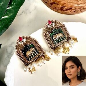 Elephant Antiqued Gold Faux Pearl Charm Earrings Vintage Style Baroque Boho NEW